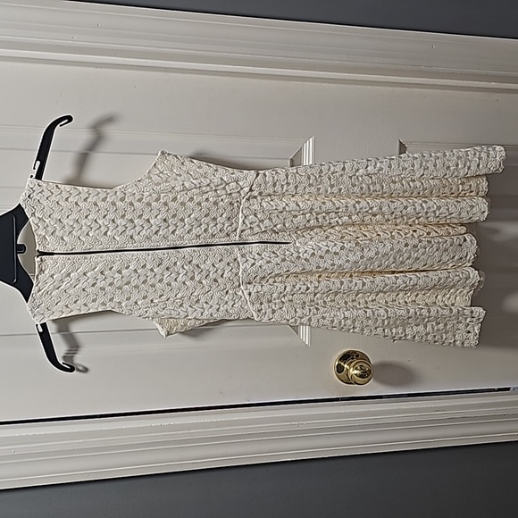 Ladies cream sleeveless dress - Picture 5 of 6